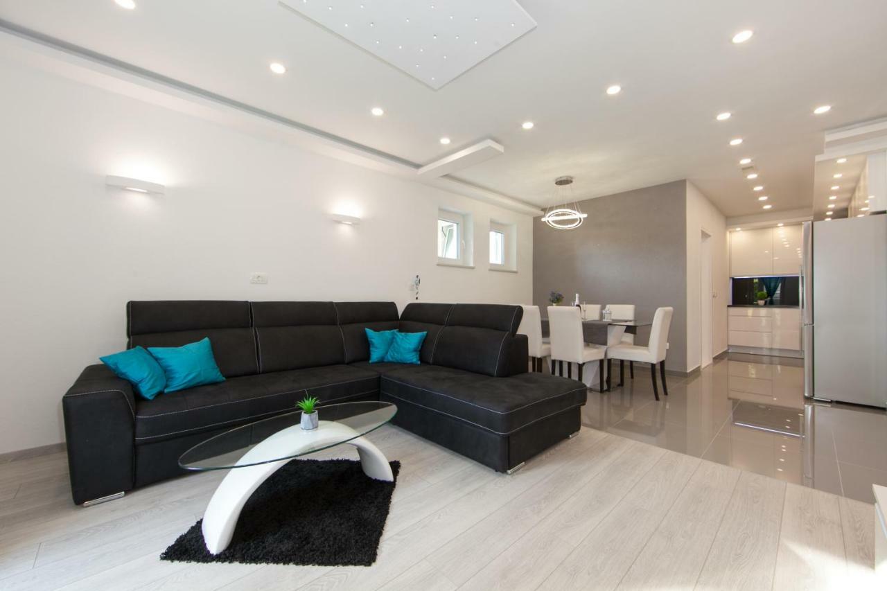 Deluxe Apartment F & M Tučepi Exteriör bild